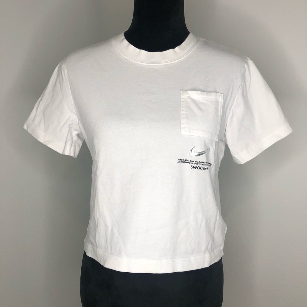 NIKE Swoosh Pocket Tee